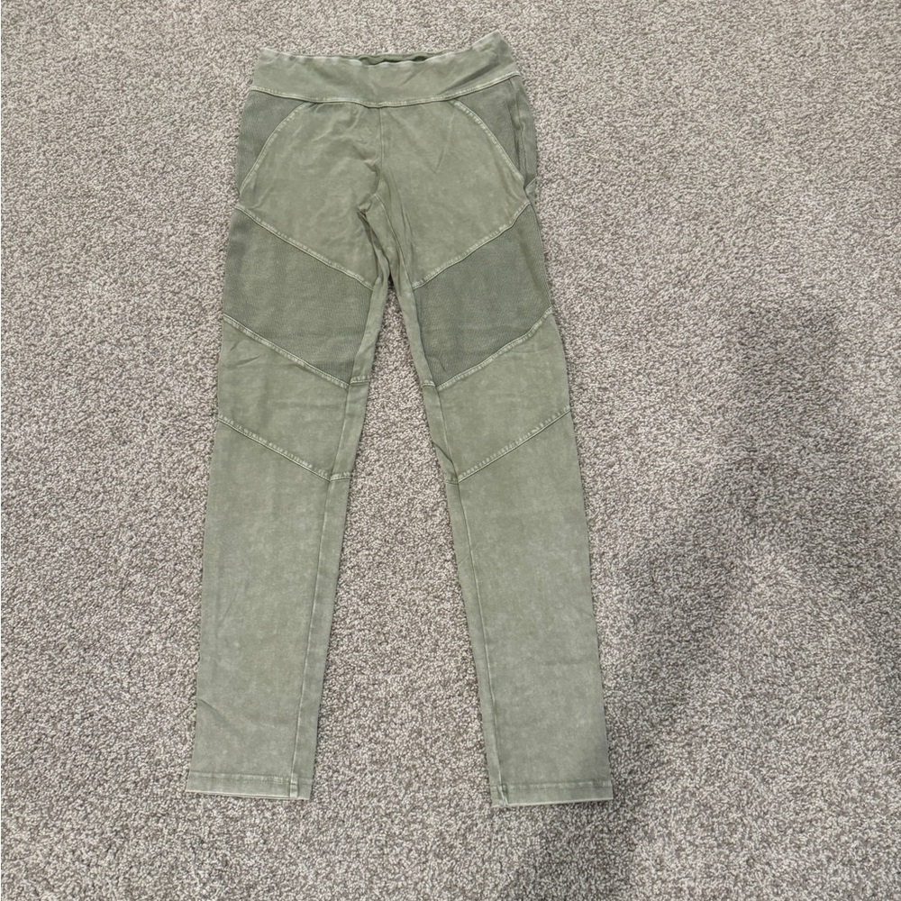 Altar’d State Green Leggings - Size XS - lightly worn and in great condition!